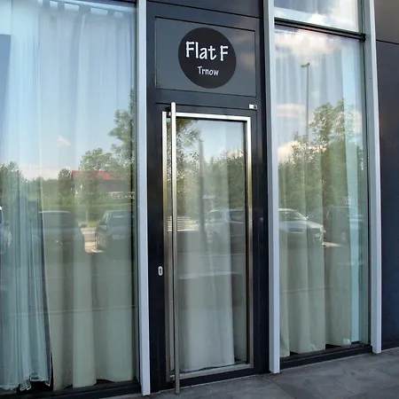 Flat F Trnow 公寓